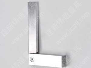 寬座角尺,GB6092-85制造(鋼件)均1級精度。用于檢驗各種機床的幾何精度,采用優質碳素工具鋼制造,加工中經過多次熱處理,工作面精密磨削而成。